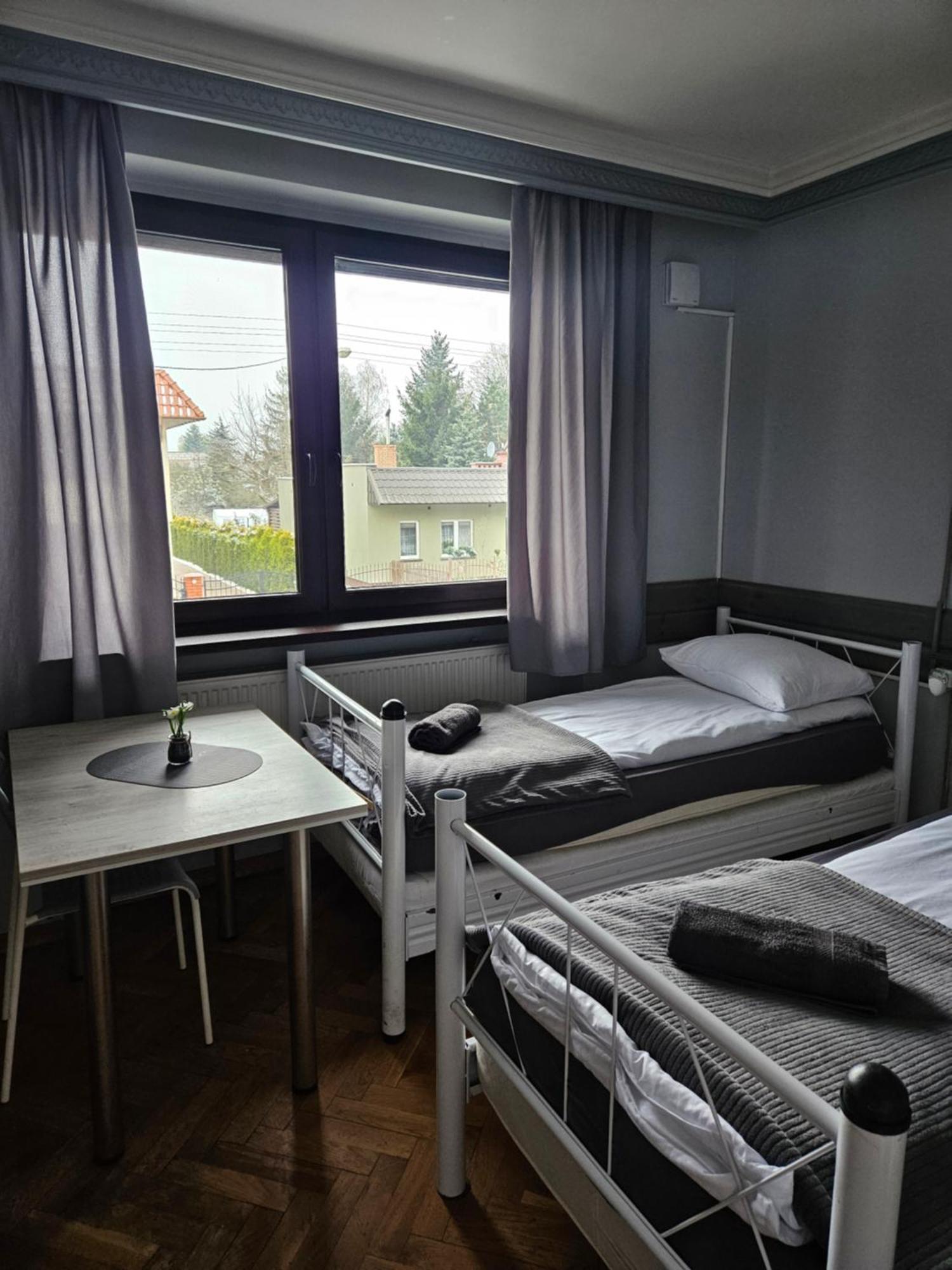 Pokoje Pracownicze Кімнати Для Працівників,Гуртожиток Swarzędz Esterno foto