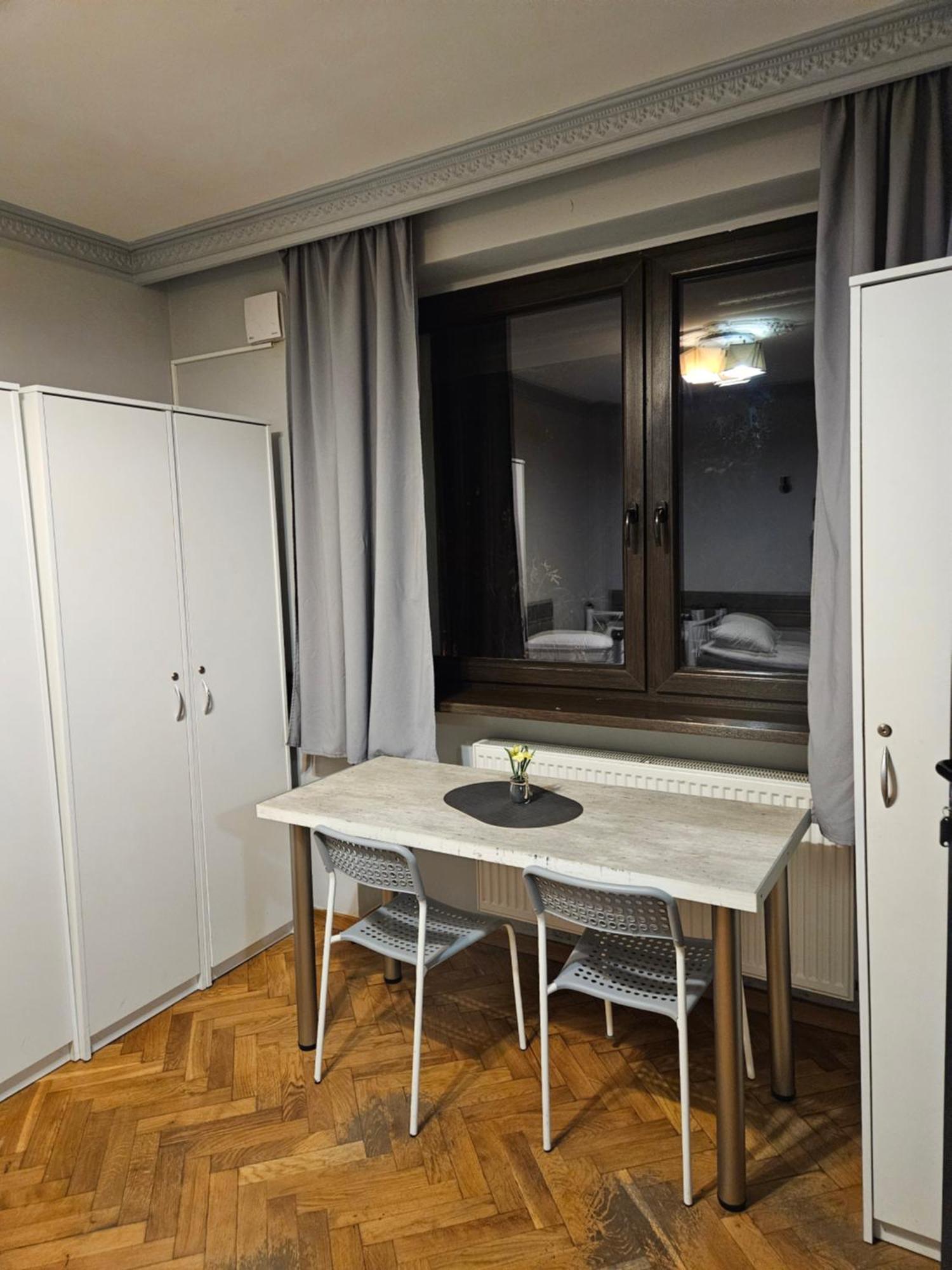 Pokoje Pracownicze Кімнати Для Працівників,Гуртожиток Swarzędz Esterno foto