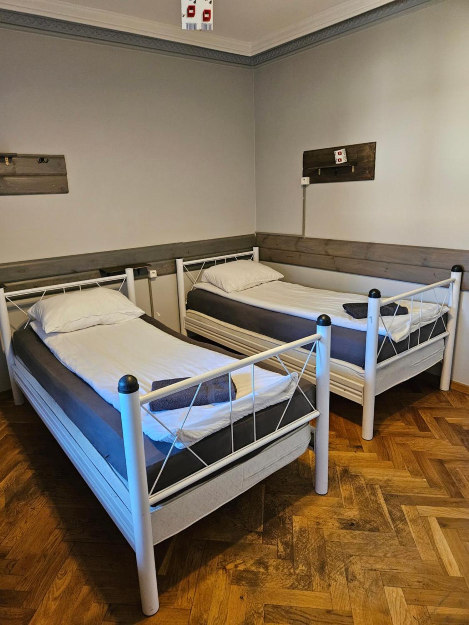 Pokoje Pracownicze Кімнати Для Працівників,Гуртожиток Swarzędz Esterno foto