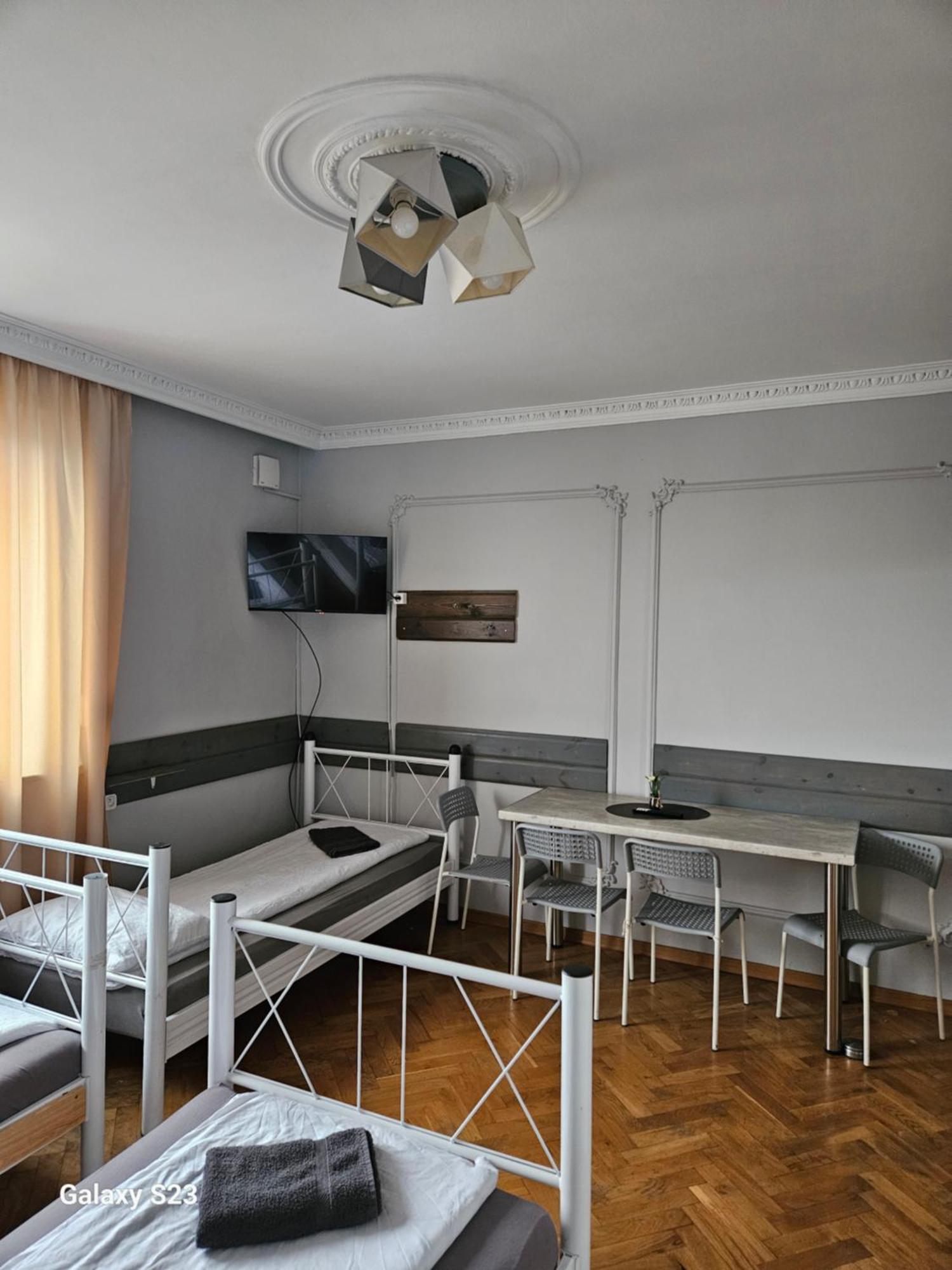 Pokoje Pracownicze Кімнати Для Працівників,Гуртожиток Swarzędz Esterno foto