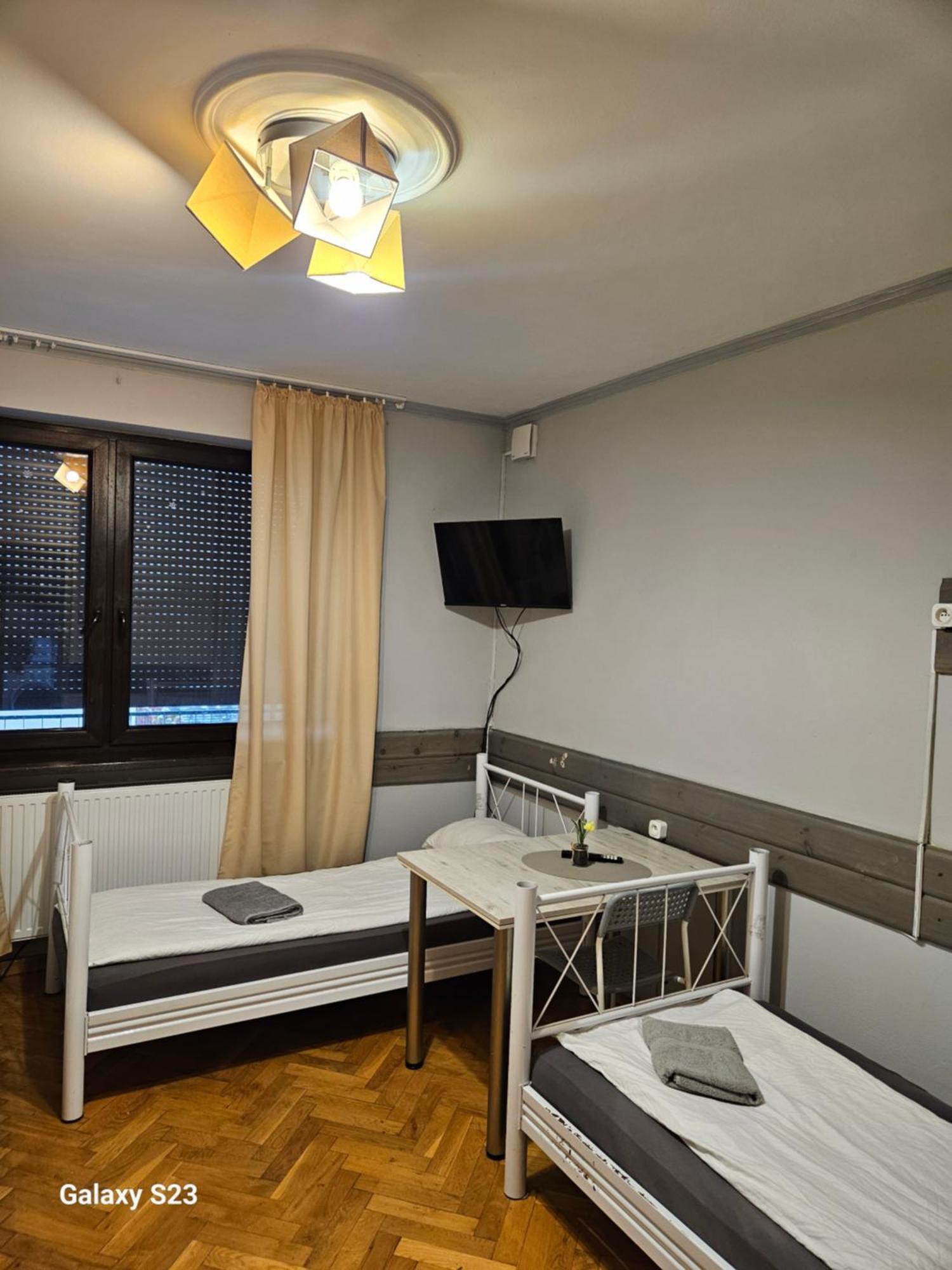 Pokoje Pracownicze Кімнати Для Працівників,Гуртожиток Swarzędz Esterno foto